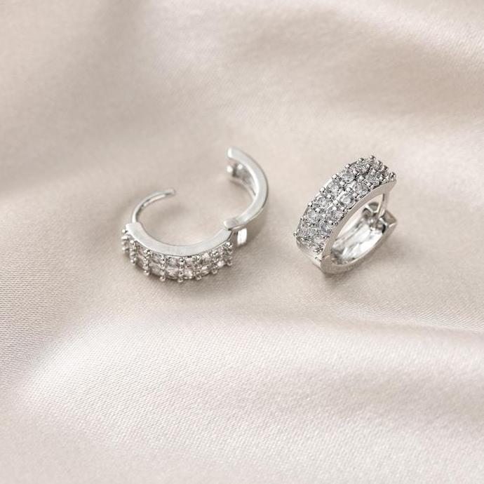 Kilaugaya- Anting Jepit Putih Cantikk Hadiah Perhiasan Anting Titanium