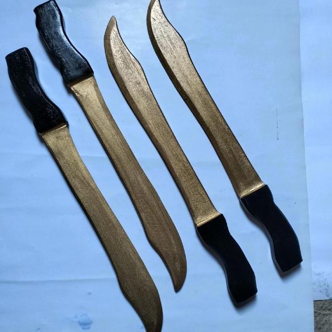 Mandau Kayu Miniatur Alat Untuk Latihan Olahraga Silat Beladiri Boxing