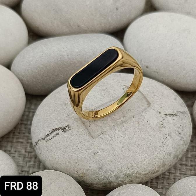 CINCIN TITANIUM BATU ONIK PRIA SILVER/EMAS/HITAM TERLARIS Elegan Stainless