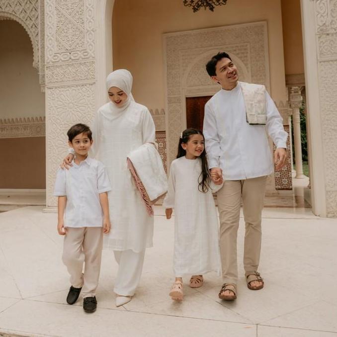 ZM Zaskia Mecca - Family Set 1 - White Series - Binar Samudra|Sarimbit Gamis Wanita, Kemeja Koko Pri