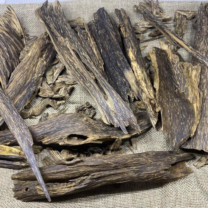 kayu gaharu chips grade super king kalimantan utara