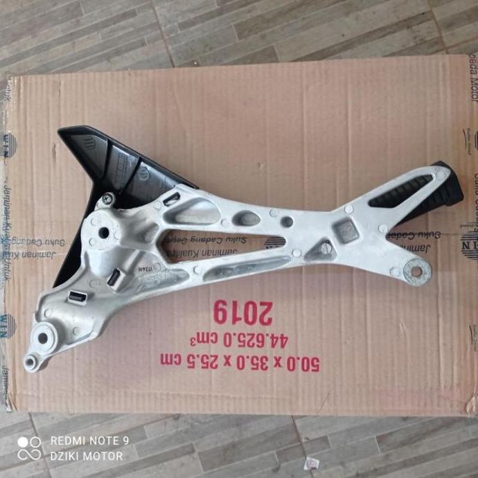 Bastep Footstep Pijakan Kaki Belakang Kanan Honda Revo Lama Supra X125