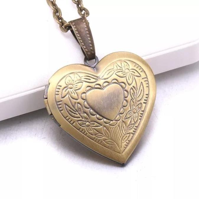 Vintage Heart Love Brass Carved Photo Locket Pendant Necklace