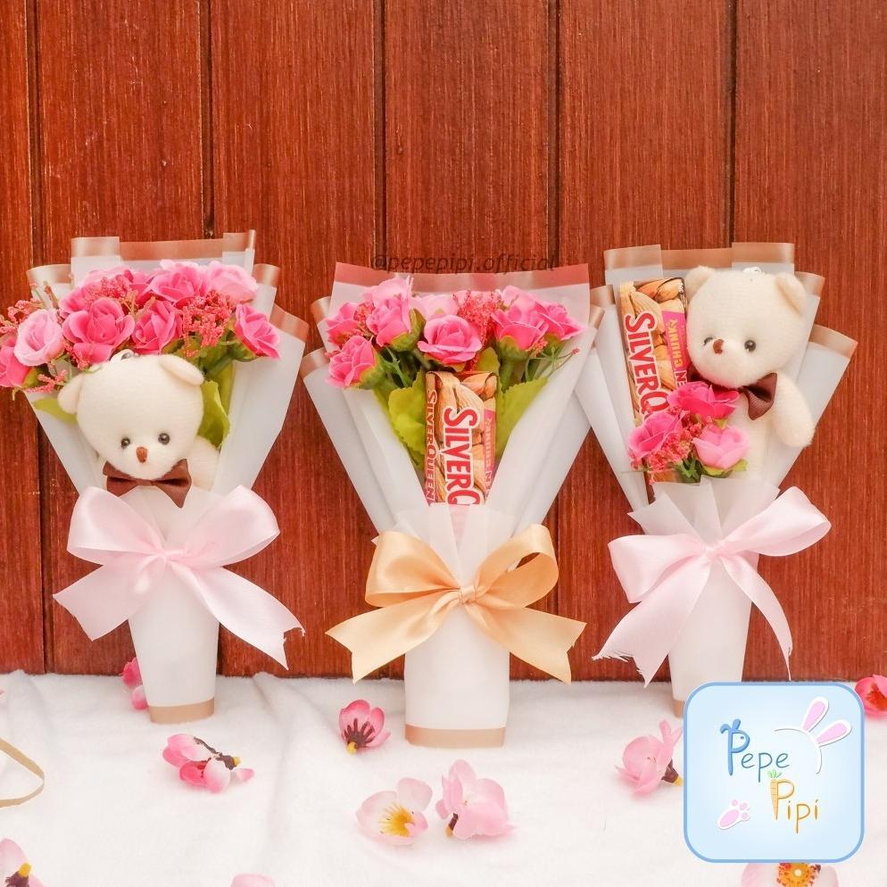 TR24 Buket bunga coklat dan boneka beruang FREE CARD box hadiah sweet flower box / mini bouquet buke