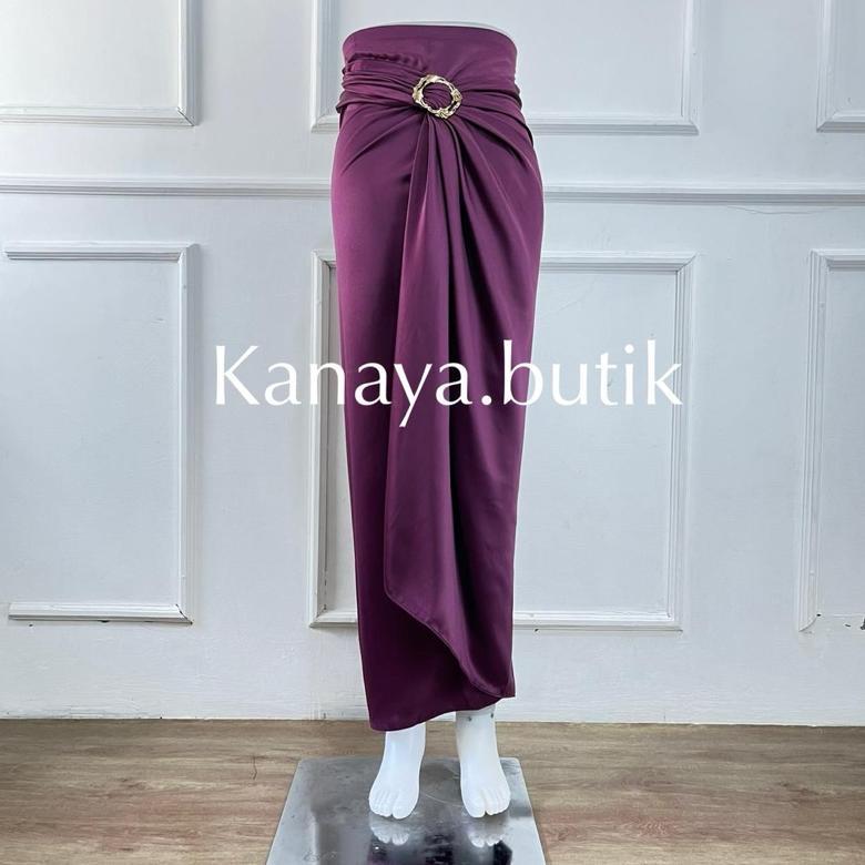 sale Rok lilit satin // satin wrap skirt // bawahan kebaya // rok polos // rok satin