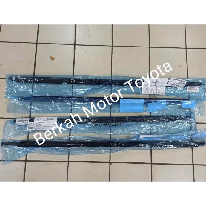 Pelipit Pintu Kaca Luar Depan / Belakang Kijang Innova 2006 2007 2008 2009 2010 2012 2013 2014 2015 