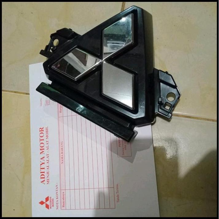 GRATIS ONGKIR EMBLEM LOGO MERK TIGA BERLIAN GRILLE DEPAN NEW XPANDER CROSS 2021-2024 