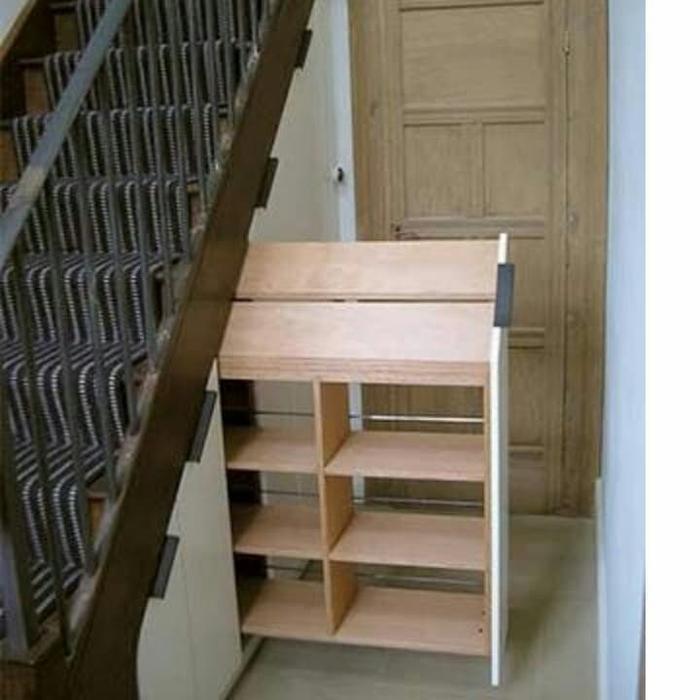 Rak sepatu lemari bawah tangga