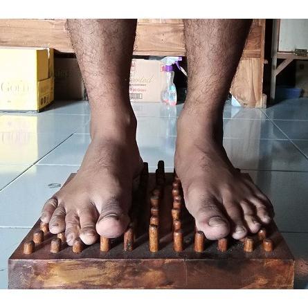 Papan Pijat Refleksi Kayu Terapi Kaki Kesehatan Cod