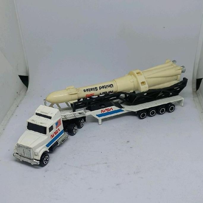 majorette no.610 kenworth nasa hauler & trailer truck with rocket transport loose diecast 1/87 (s)