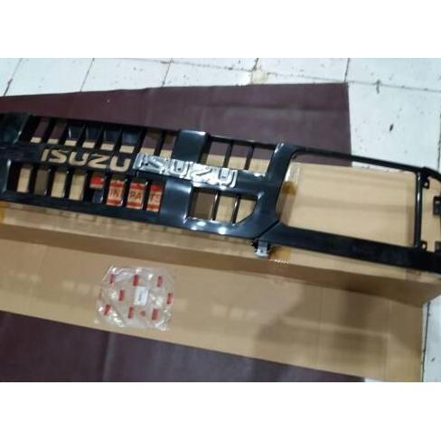 TERLARIS - GRIL PANTHER 2.5 KOTAK ASLI + EMBLEM ISUZU ASLI
