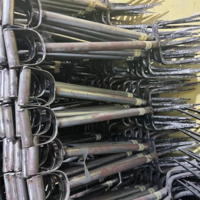 garpu tanah baja super