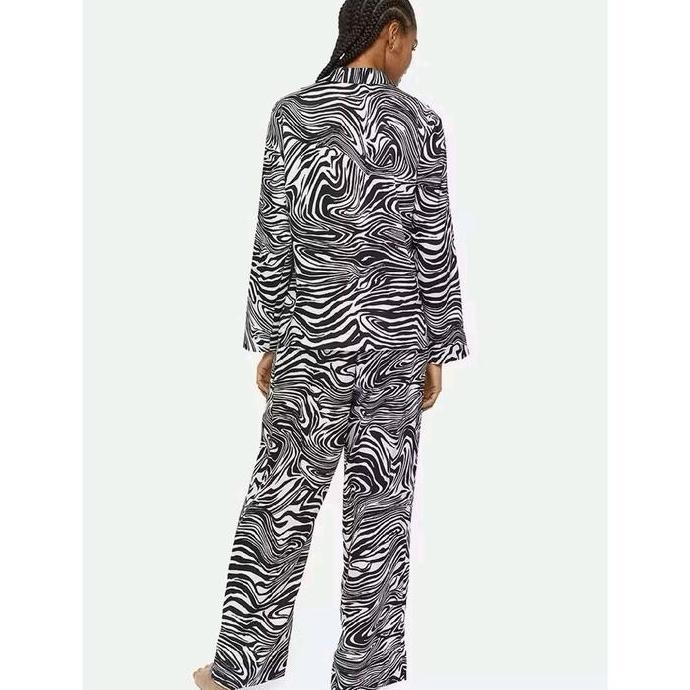 One Set Pajamas Satin Celana Panjang Motif