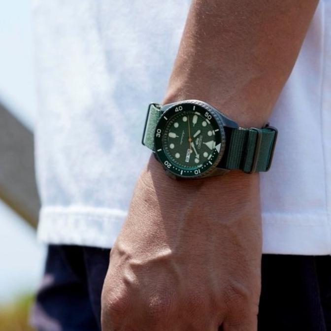 SEIKO 5 SRPD77K1 AUTOMATIC GREEN DIAL GREEN NYLON STRAP SRPD77