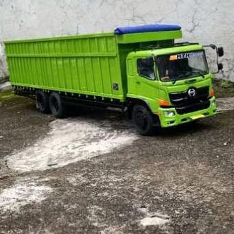 Miniatur truk tronton kayu full lampu spek manual roda 6