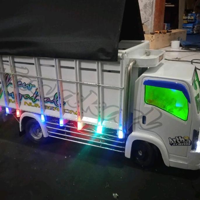 Miniatur truk oleng detail new tawakal 5 bahan pvc full lampu leed dan terpal Set Hadiah rcpick besa