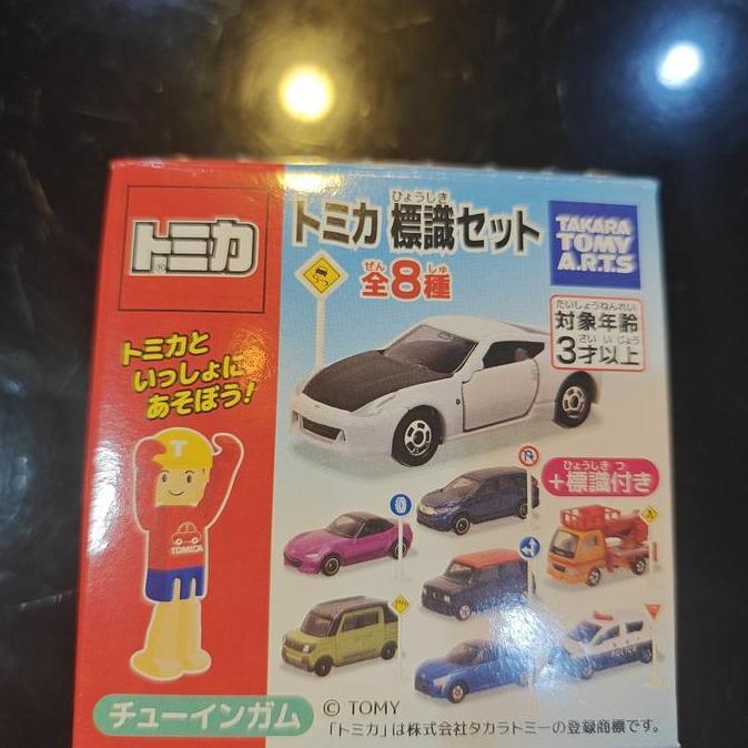 Tomica 57 Honda crv + post sign