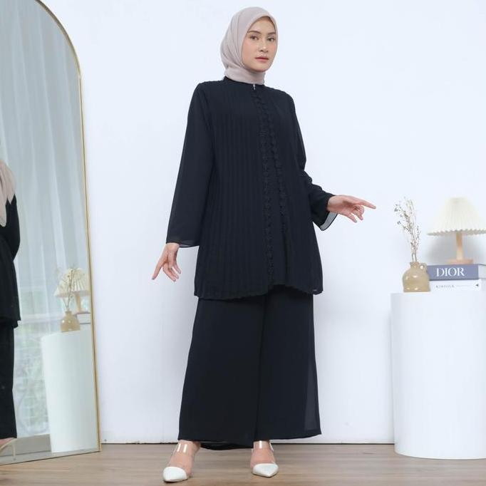 Blus JANNA Plisket Lengan Panjang Blus Chiffon Hitam Putih Premium Blus Muslim Formal Basic Terlaris