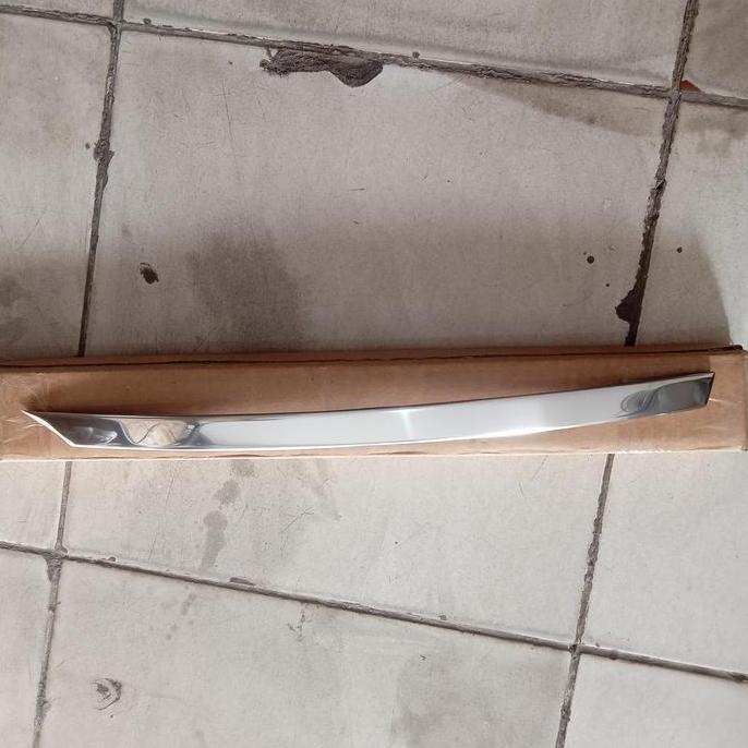 LIST CHROME GRILL RADIATOR (NO 3) SUZUKI APV LUXURY