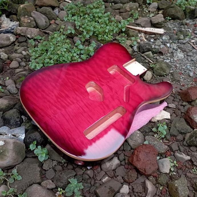 Body Gitar Telecaster Quilted Maple Top Fender Squier