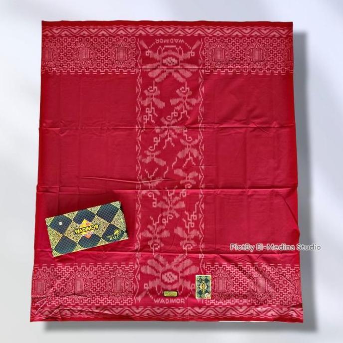 wadimor sarung pria dewasa spesial agustus 2023 warna merah bendera indonesia Motif Tenun Mewah Nyam