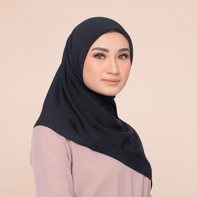 Promo Zm Zaskia Mecca - Sana Black Hijab Polycotton Hitam - Kerudung Segi Empat Square Lembut Nyaman