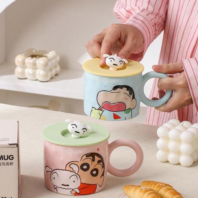 Shinchan Mug A / Gelas Cangkir Mug Dengan Tutup Karakter Shinchan Keramik Hadiah Kado Anak Lucu Imut