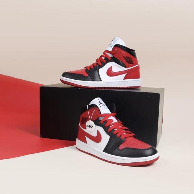 Air Jordan 1 Mid Alternate Bred toe