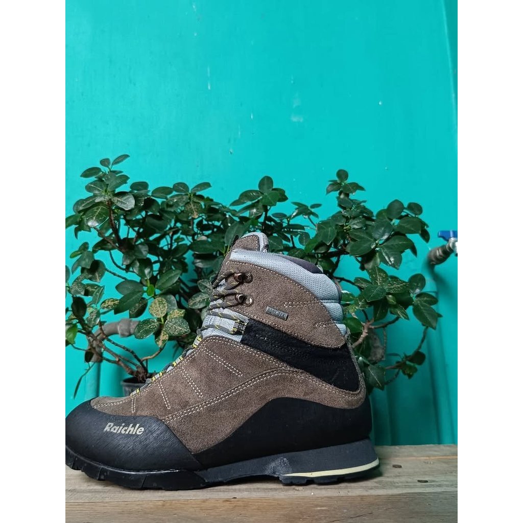 sepatu gunung hiking treking outdoor raichle size 40,5 second