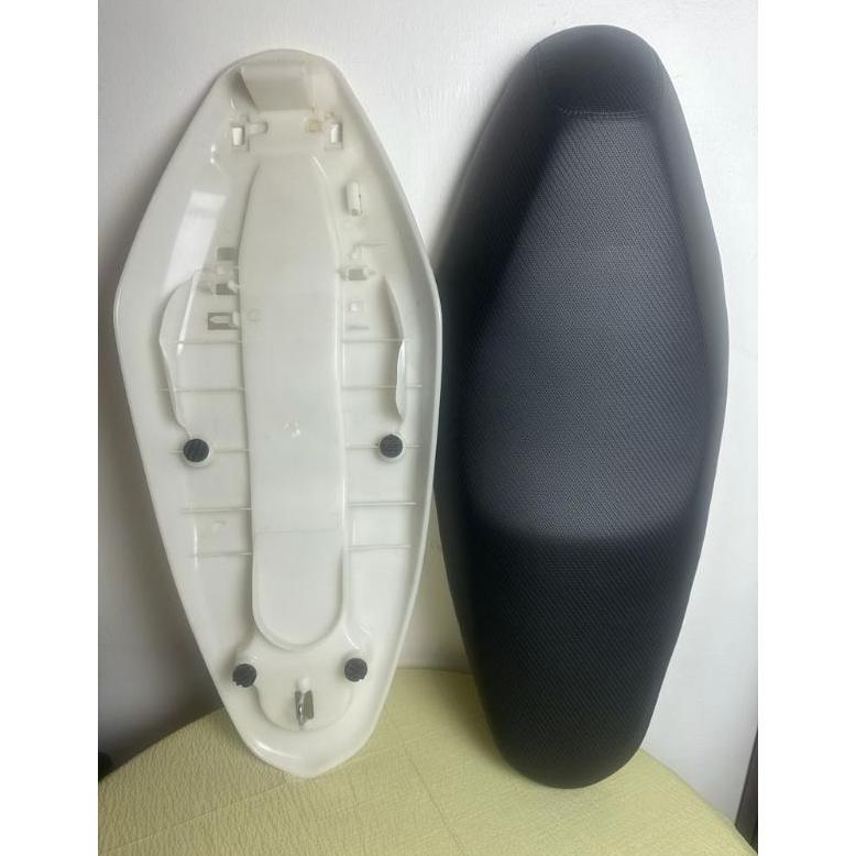 Jok Motor Mio M3 Kulit Karbon Fiber Putih