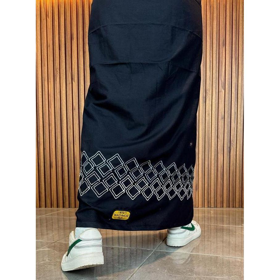 Wadimor - sarung bordir Premium motif geo kotak elegan terbaru 2026 hitam putih