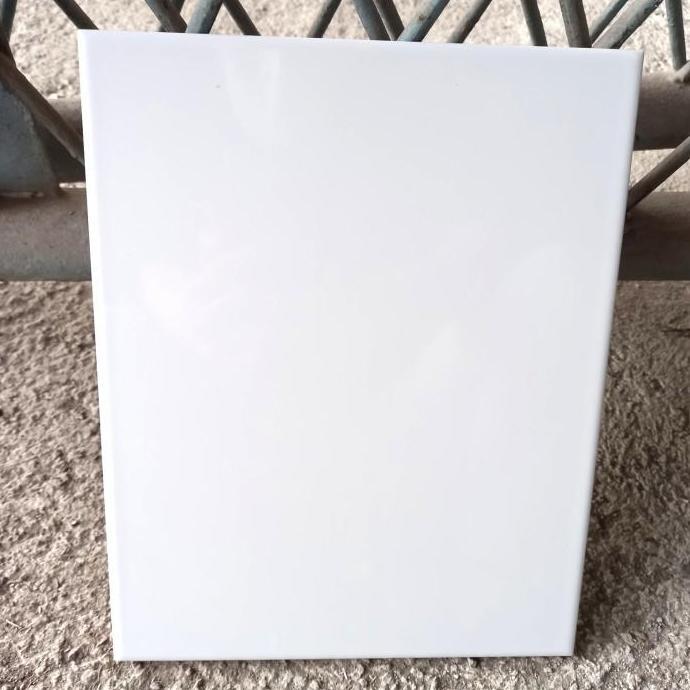 KERAMIK 20x25 PUTIH IKAD SUPER GLODSY