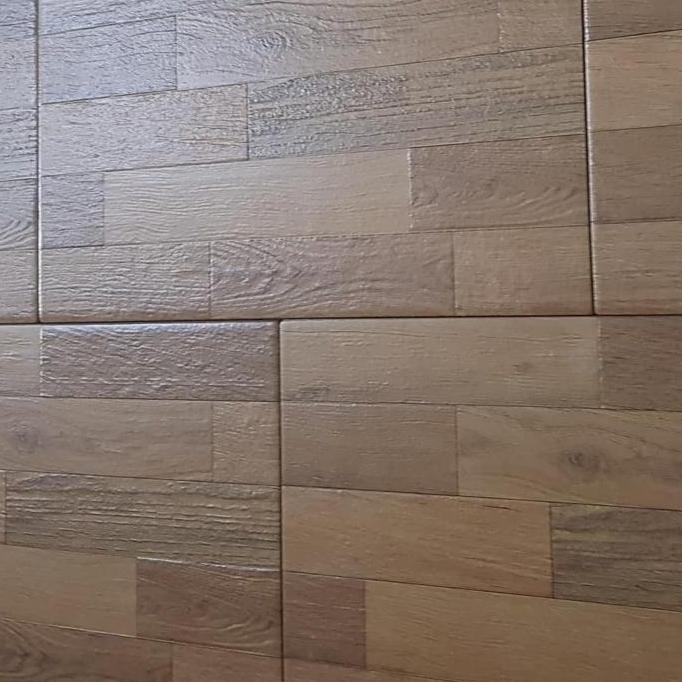 keramik lantai tangga motif kayu 25 x 40 tropical L brown