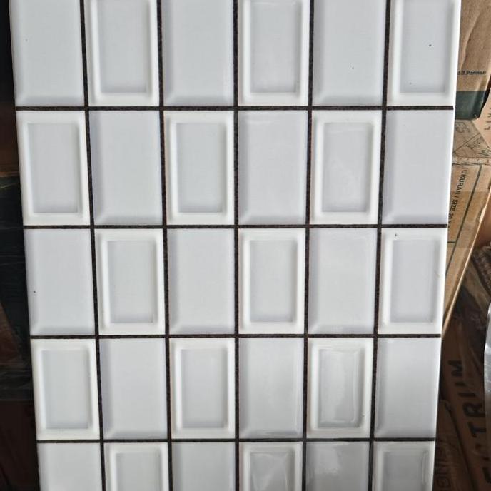 KERAMIK 25X40 MOTIF 5CM X 5CM / KERAMIK 25X40 PUTIH DINDING BEVEL ikad