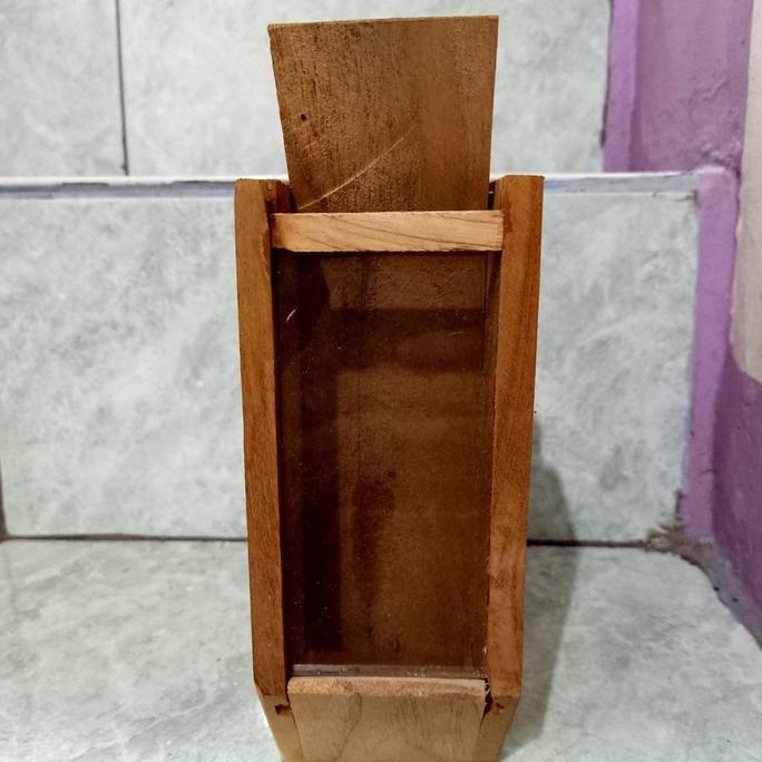 Brixd- Cepuk Kayu Dispenser Sangkar Burung