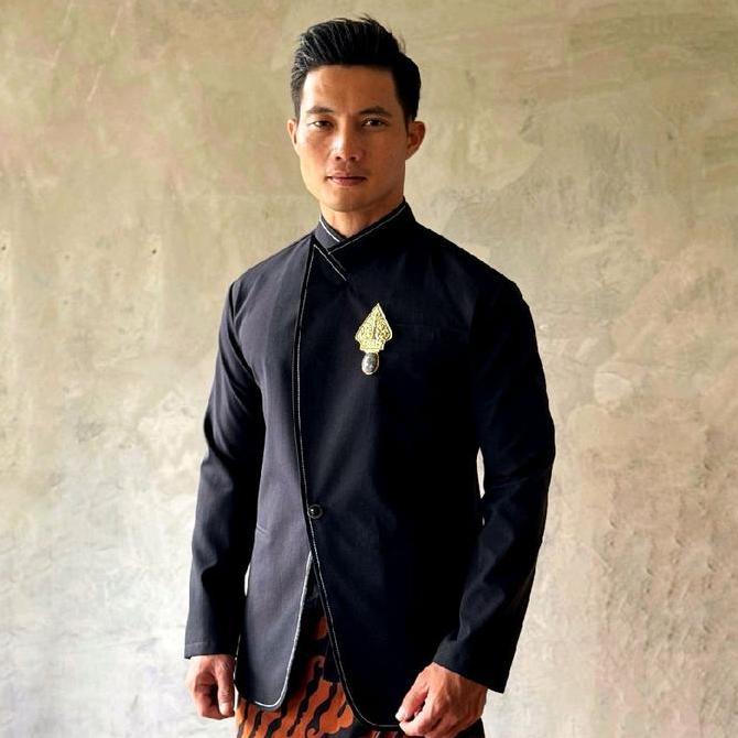 Baju Beskap Maharaja by Raga Bicara - Ukuran LD: 102, Pjg: 70, Bh: 44