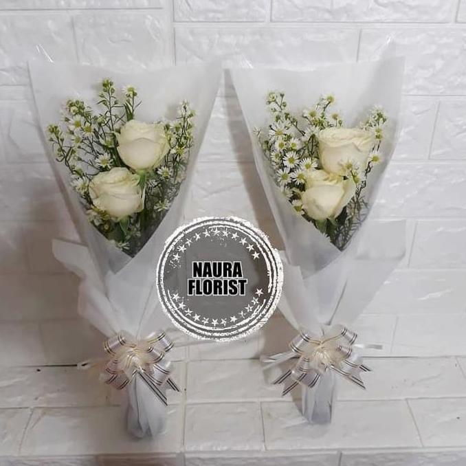 Flowbty- Hand Bouquet Mawar Putih /Bunga Ultah/Anniversary Flowers/Mawar Putih