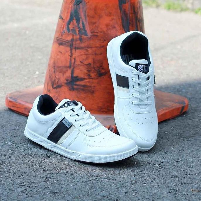 DISKON SEPARU PUTIH CASUAL PRIA ORIGINAL SNEAKERS / SNEAKERS PUTIH PRIA