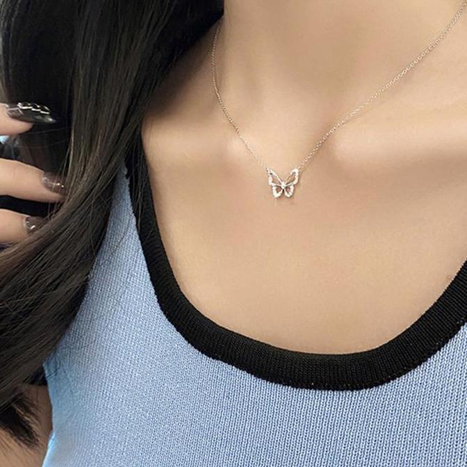 Uniqueestore KL Kalung Liontin Perak Aksen Mutiara Butterfly Necklace Imitasi Alloy Gaya Vintage Sum