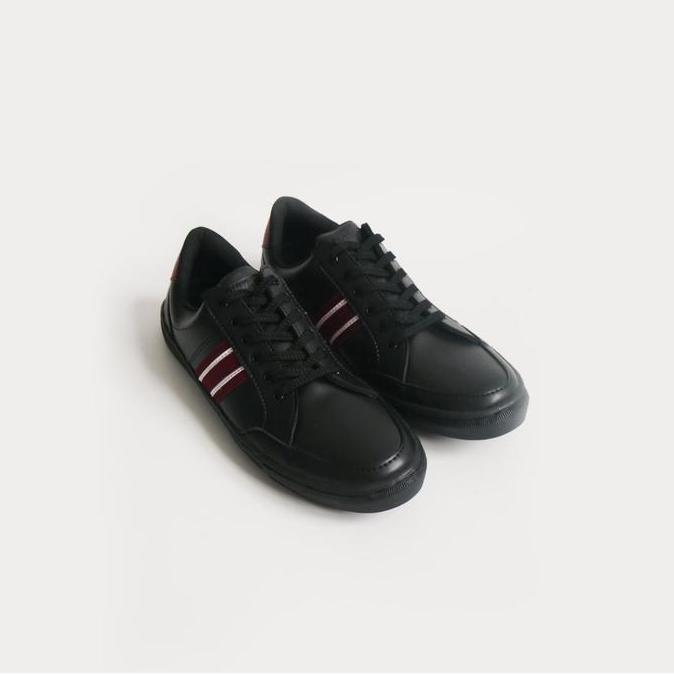 Miles & Co - Sepatu Sneakers Putih & Hitam Pria Cowok Casual - Helios