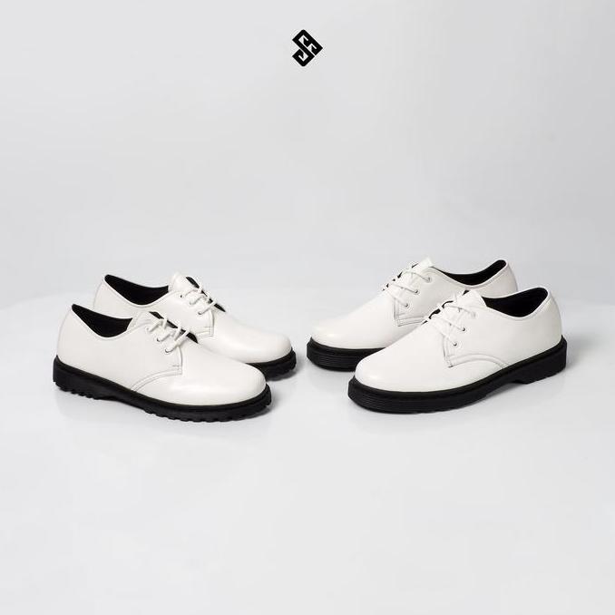 Sepatu Formal shoes sepatu pria SB KOBE WHITE BLACK Hitam Karet