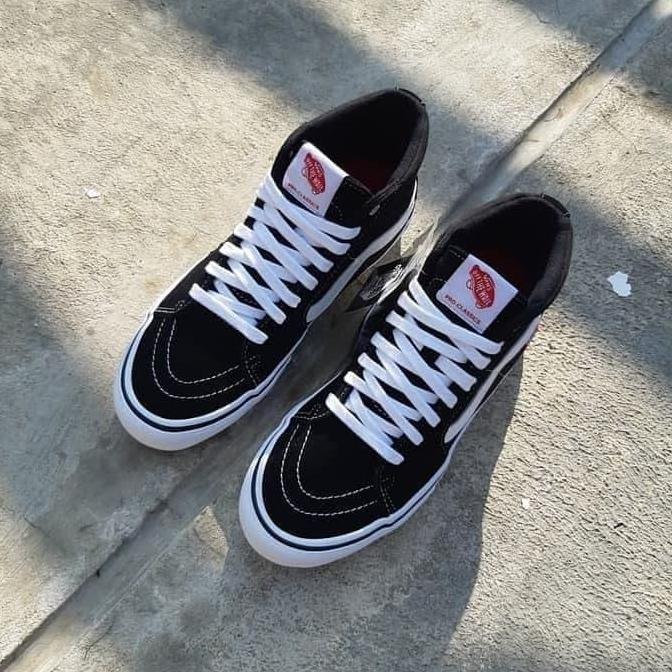 Vans SK8-Hi Classic Pro.