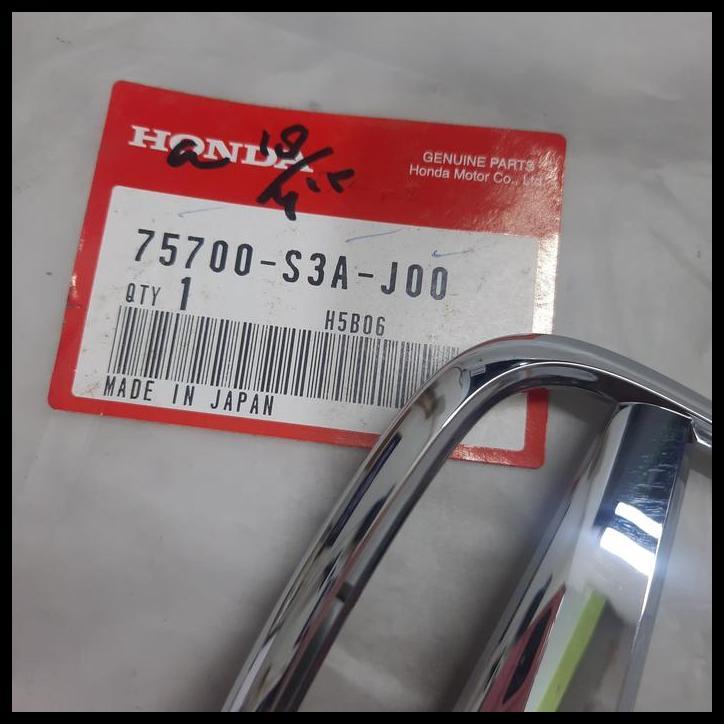 TERLARIS EMBLEM LOGO H GRILL DEPAN MOBIL HONDA CRV RD2 GEN2 2002 - 2004 NON FACELIFT ( KODE PART 757