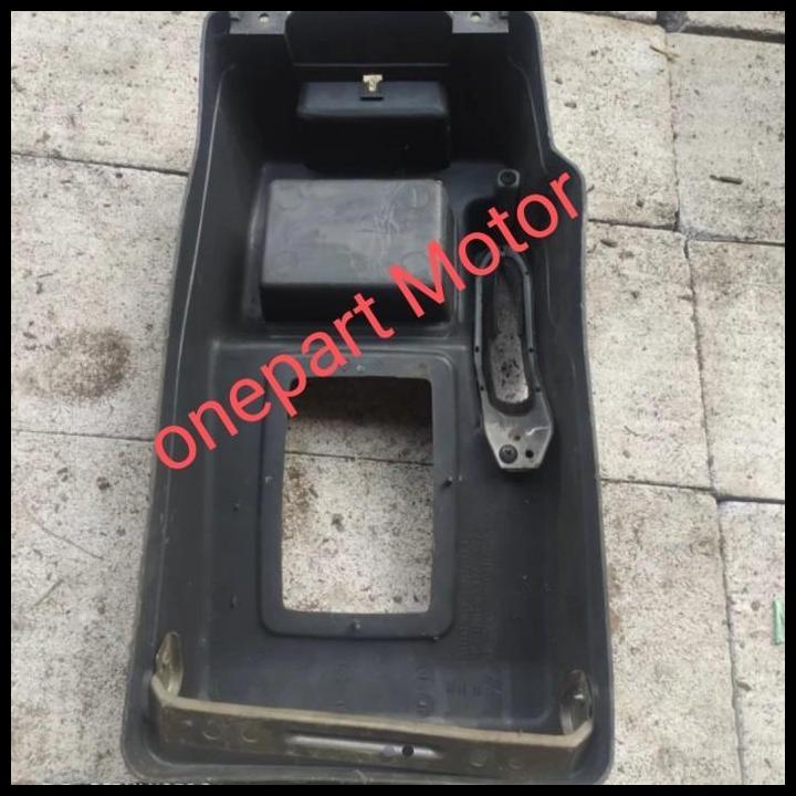 TERLARIS CONSOLE BOX MITSUBISHI KUDA BENSIN ORIGINAL 