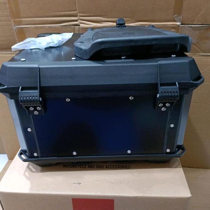 box givi Matterhorn 47L / box aluminium givi mtn 47b (wp) Terlaris