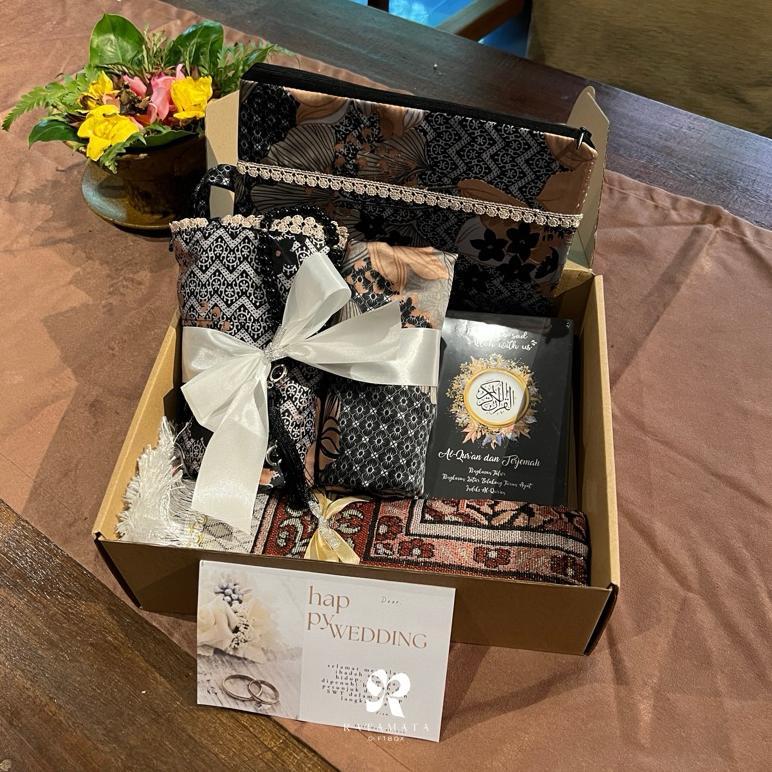 HOT PRODUCT HAMPERS MUKENA SET SESERAHAN ALAT SHOLAT HADIAH PERNIKAHAN KADO ISTRI KADO CEWEK HAMPERS