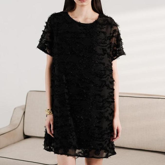 Promo This Is April Enzy Dress Simple Casual Midi Textured Lengan Pendek Ivory dan Black Diskon