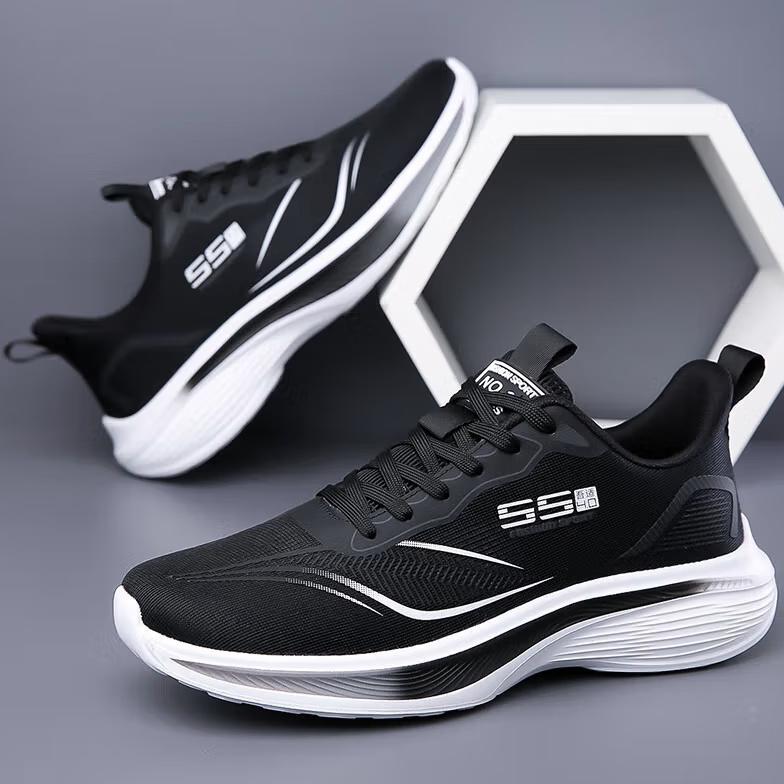 DISKON Sepatu Lari Pria - Ringan dan Lentur, untuk Lari & Jalan Santai Warna Putih Hitam