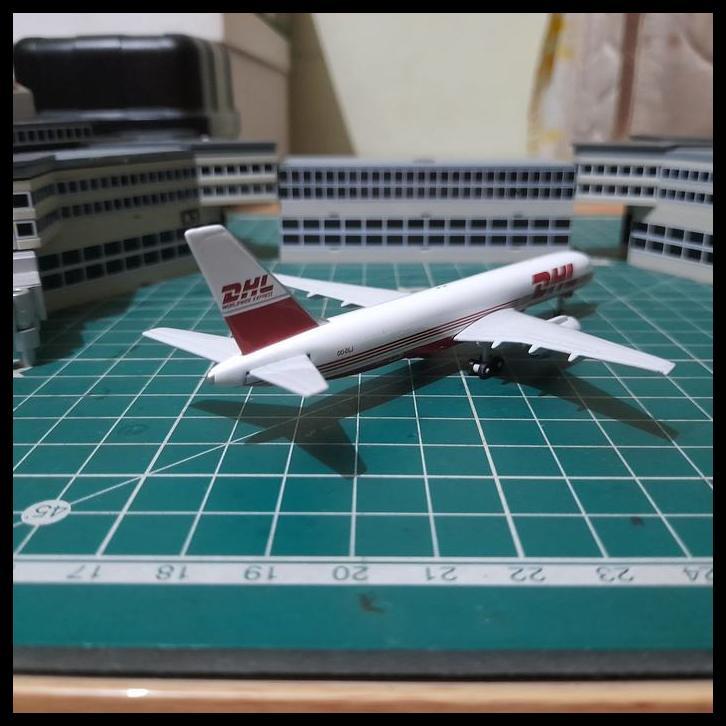 DISKON GEMINI JETS SKALA 1:400 - BOEING 757 DHL (HWL20) 