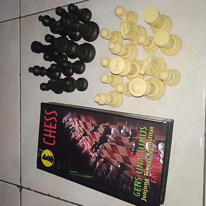 Papan catur lipat 8 + biji catur plastik standart Percasi paket hemat